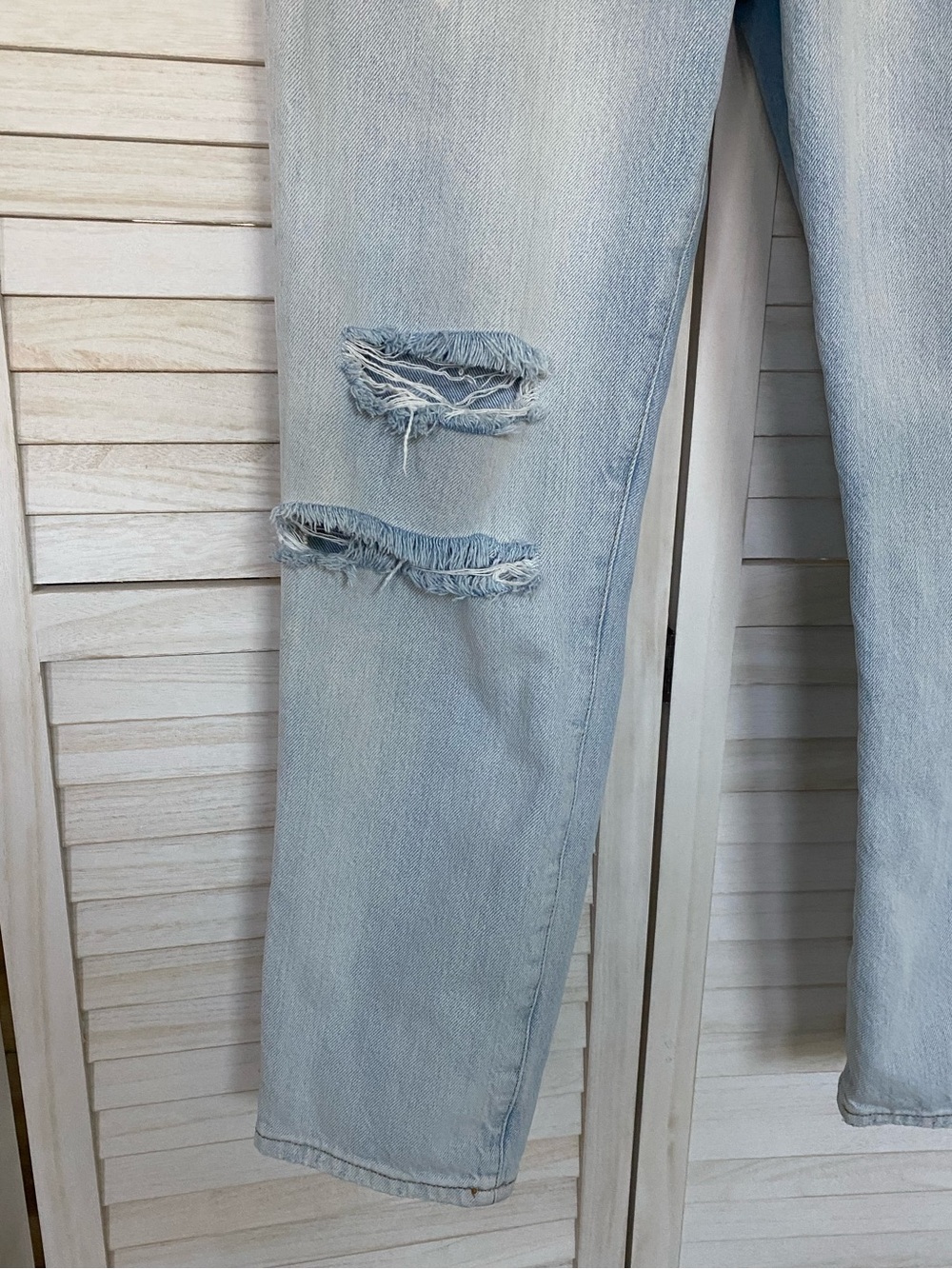 Frame Denim Light Blue Straight Leg Distressed Button Fly Jeans SZ 28 - Picture 3 of 14